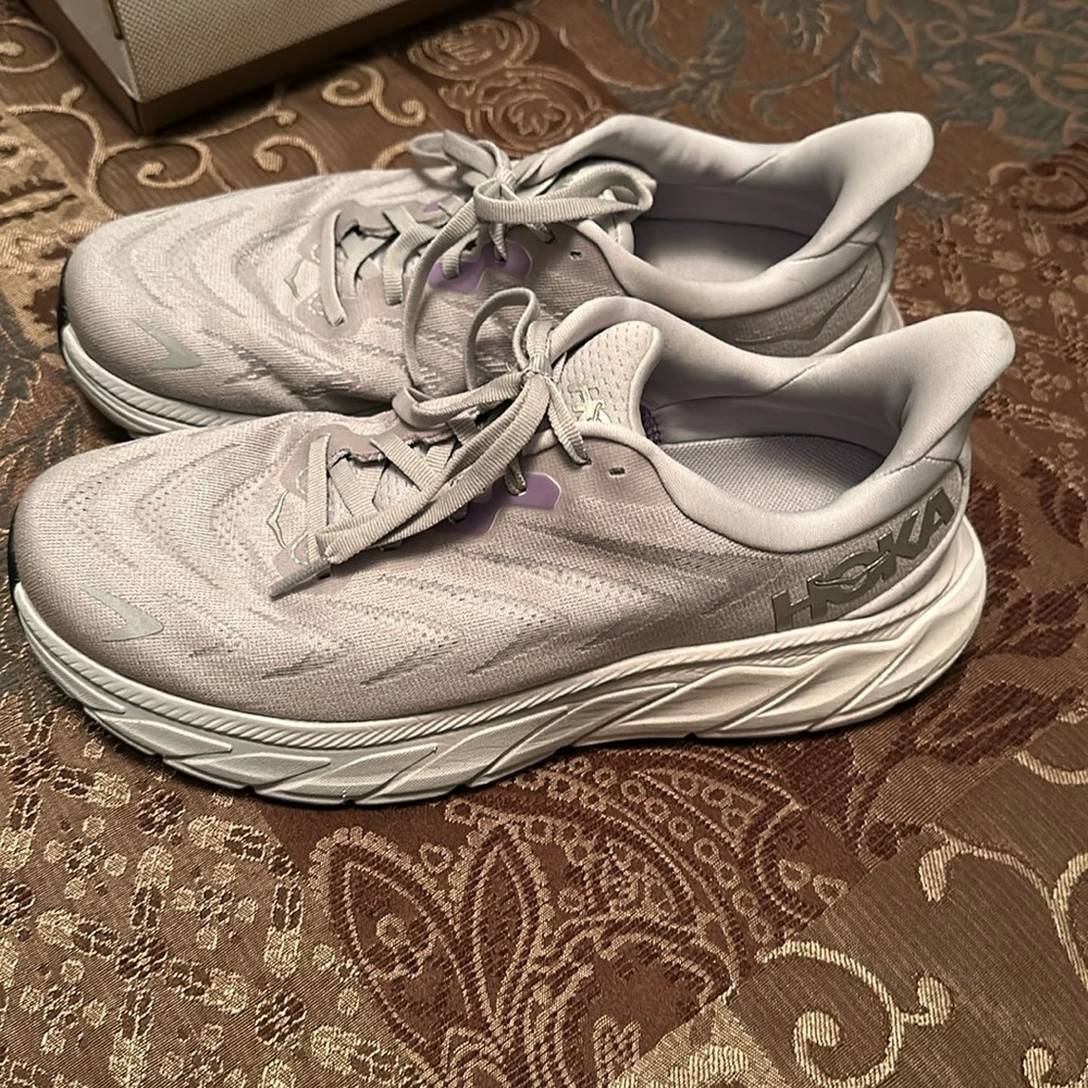 Hoka Arahi 6